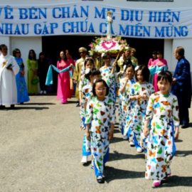 Hành Hương Kính Đức Mẹ La Vang 2016